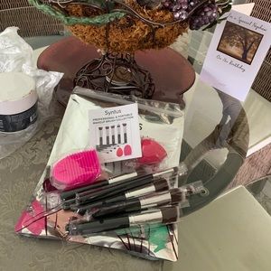 Stynus 9-/Makeup brushes.